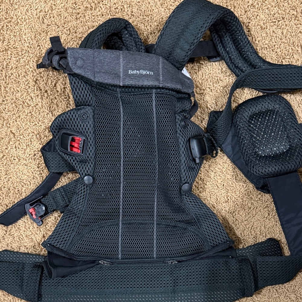 BabyBjörn Black Mesh Carrier